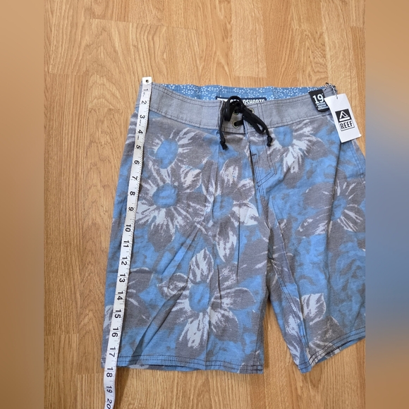 Reef Boys 18" Boardshorts Sz 28 - Picture 5 of 8